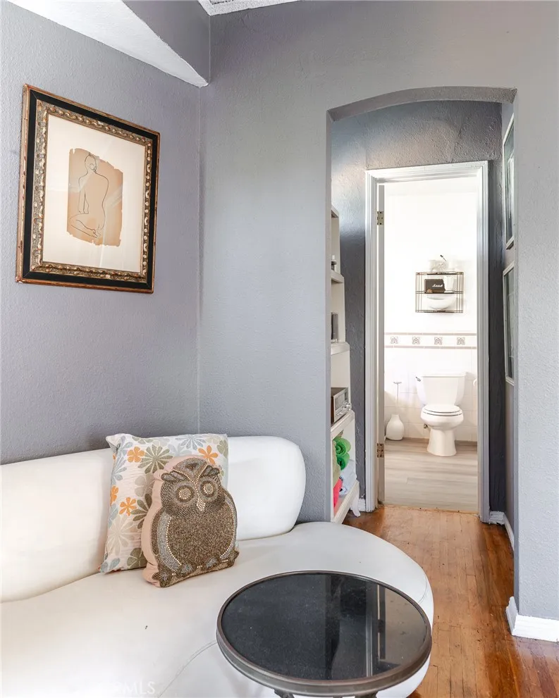 4248 Mcclung Drive, Los Angeles, California 90008 home-pic-9